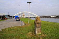 903905 Afbeelding van het gedenkteken voor rentmeester D.J. van Ewijck van de Bilt aan het einde van de Isotopenweg te ...
